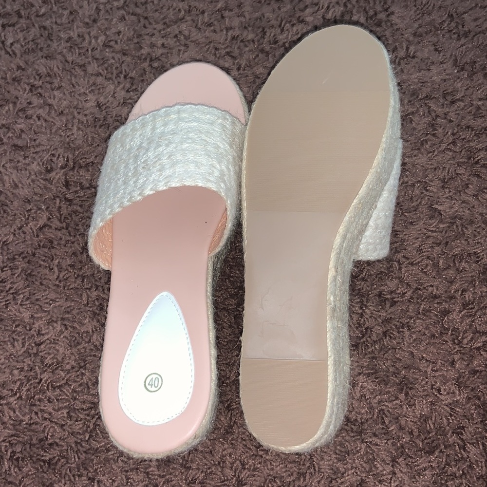 Platform sandals NEW - Picture 2 of 4